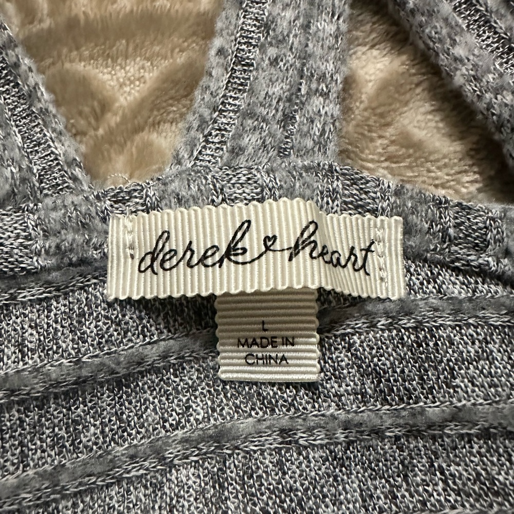 Derek Heart Gray Ribbed Cardigan - Picture 8 of 9